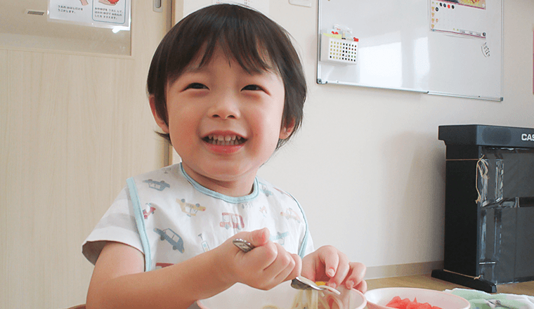 もりもり食べる子ども